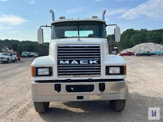 Image of Mack CHN613 equipment image 1