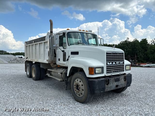 Image of Mack CHN613 equipment image 2