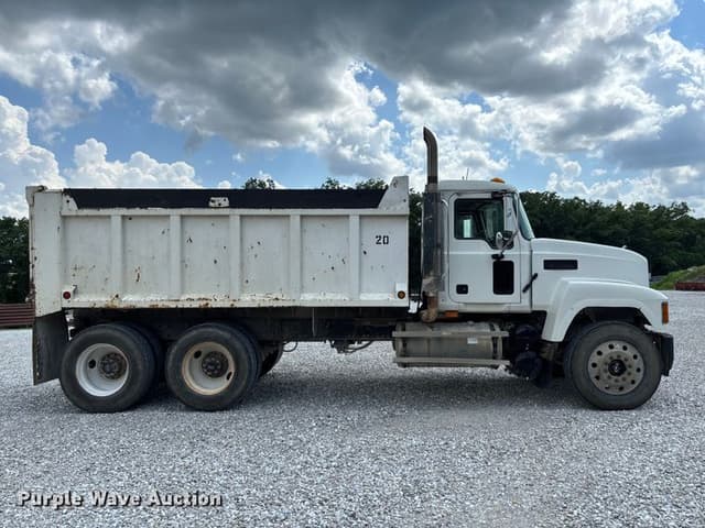 Image of Mack CHN613 equipment image 3