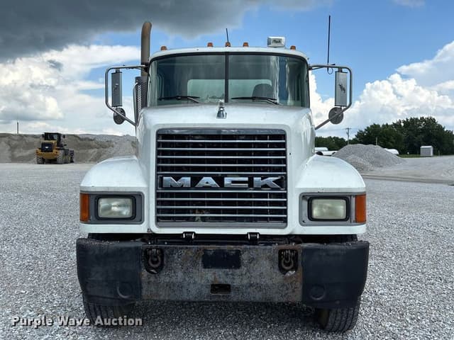 Image of Mack CHN613 equipment image 1