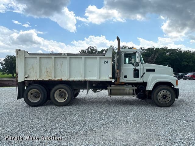 Image of Mack CH613 equipment image 3