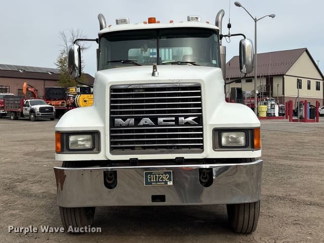 Image of Mack CHN613 equipment image 1