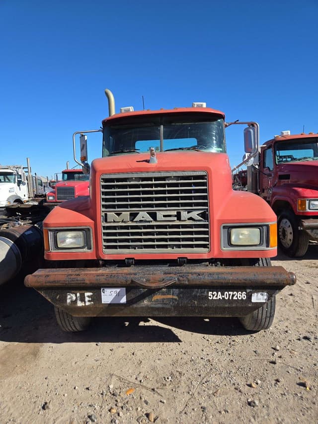 Image of Mack CHN613 equipment image 1
