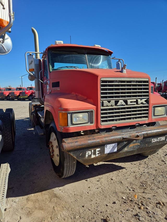 Image of Mack CHN613 equipment image 2