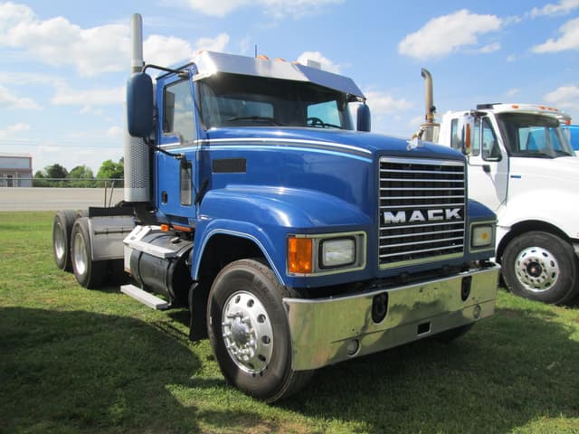 Image of Mack CHN613 equipment image 1