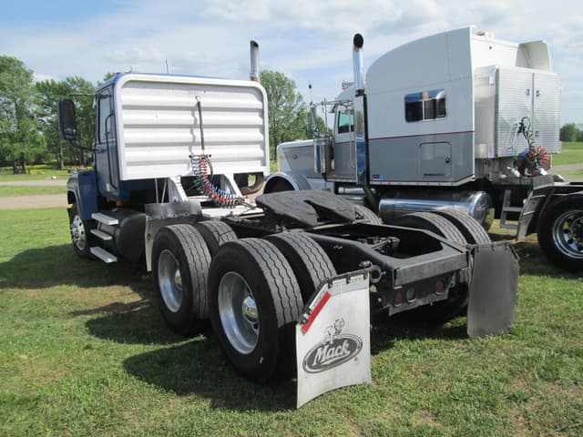 Image of Mack CHN613 equipment image 3