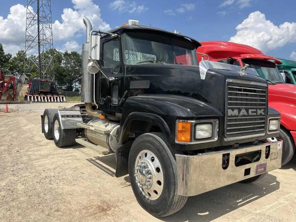 2007 Mack CHN613 Equipment Image0