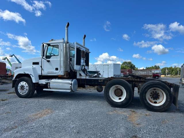 Image of Mack CHN613 equipment image 3