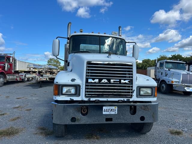 Image of Mack CHN613 equipment image 4