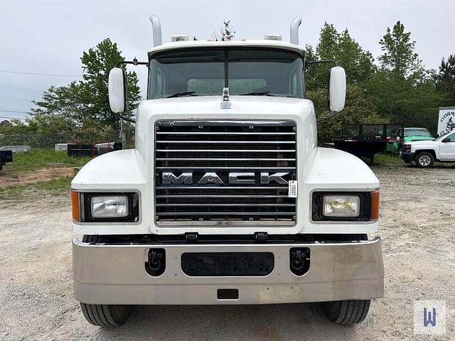 Image of Mack CHN613 equipment image 1