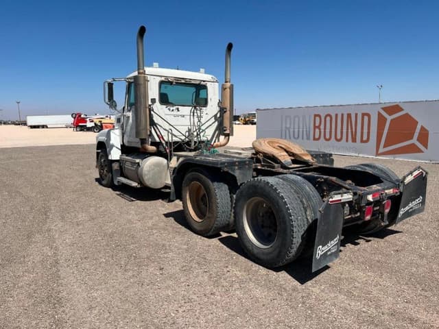 Image of Mack CHN613 equipment image 2