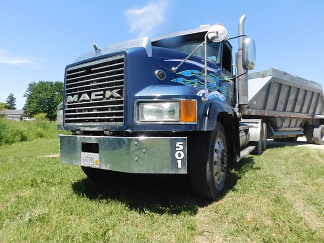 Image of Mack CL733 equipment image 1