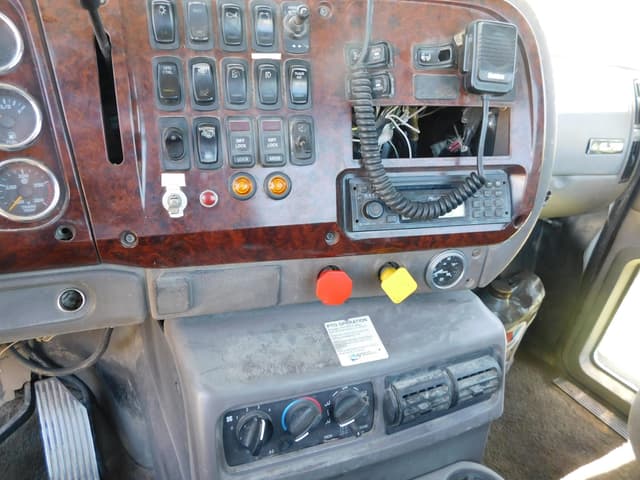 Image of Mack CL733 equipment image 4