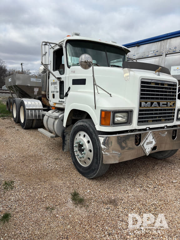 Image of Mack CHN613 equipment image 1