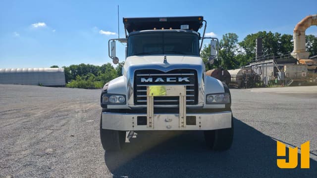 Image of Mack Granite equipment image 1