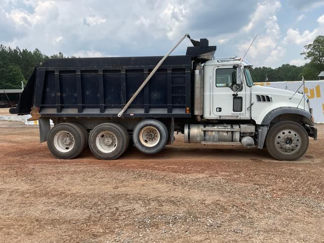 Image of Mack Granite equipment image 3
