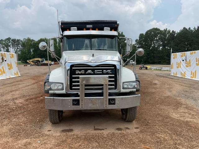 Image of Mack Granite equipment image 1