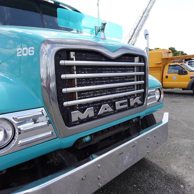 Image of Mack CV equipment image 4