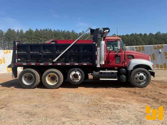 Image of Mack CV713 equipment image 3