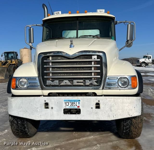 Image of Mack CV equipment image 1