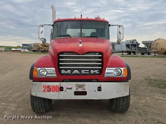 Image of Mack CV513 equipment image 1