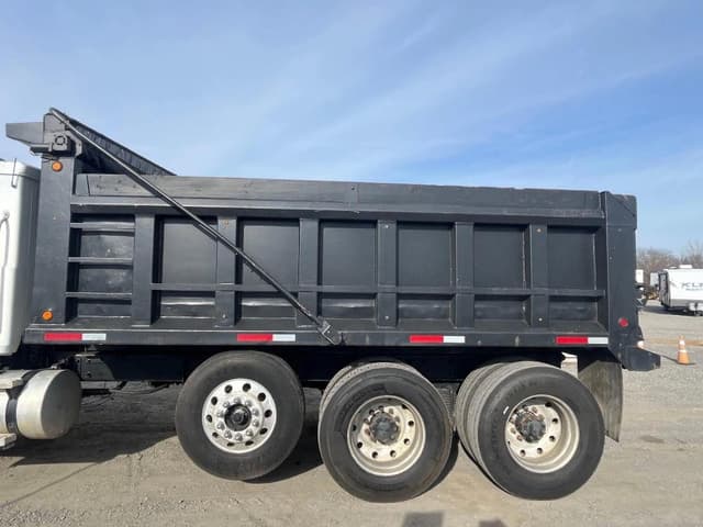 Image of Mack CV713 equipment image 4