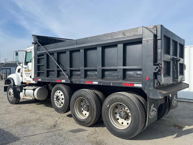 Image of Mack CV713 equipment image 1