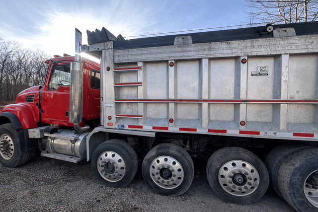 Image of Mack CV713 equipment image 4