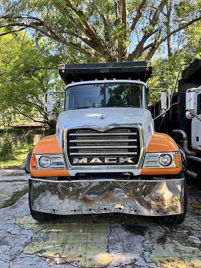 Image of Mack CV713 equipment image 3