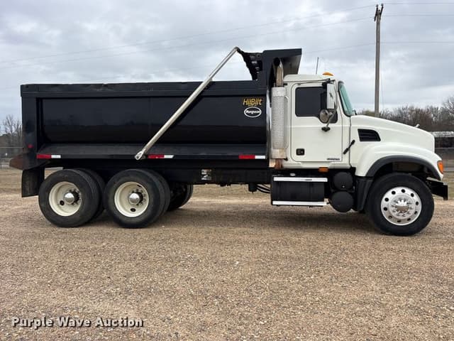 Image of Mack Granite CV713 equipment image 3