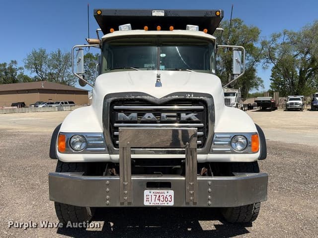 Image of Mack CV713 equipment image 1