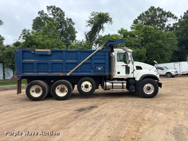 Image of Mack CV713 equipment image 3