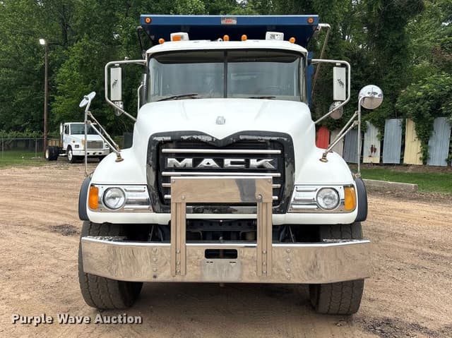 Image of Mack CV713 equipment image 1