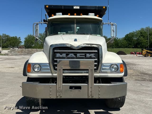 Image of Mack CV713 equipment image 1