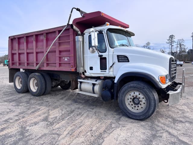 Image of Mack CV713 equipment image 1