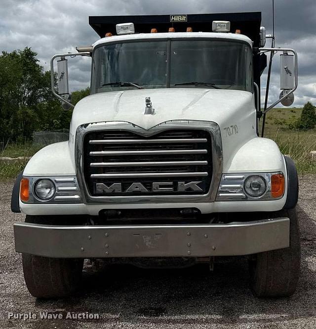 Image of Mack CV713 equipment image 1