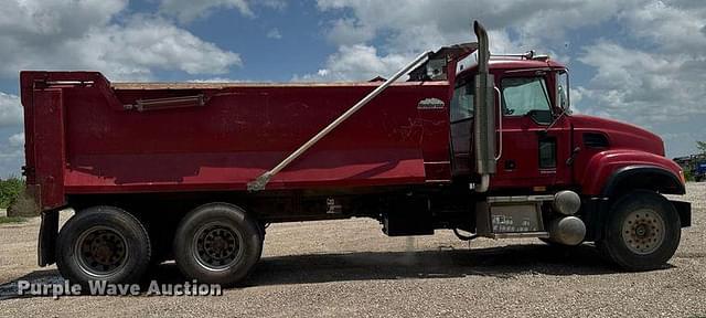 Image of Mack CV713 equipment image 3