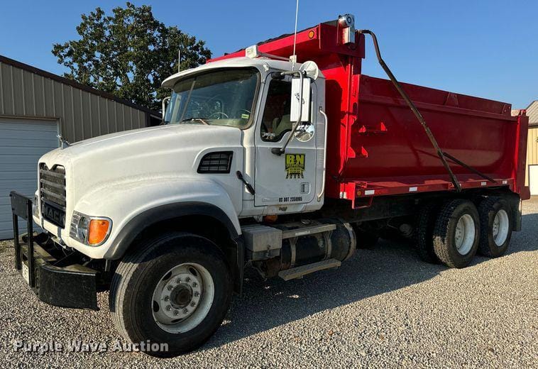 Main image Mack CV713