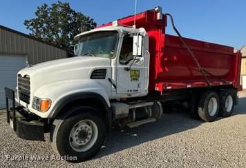 Main image Mack CV713