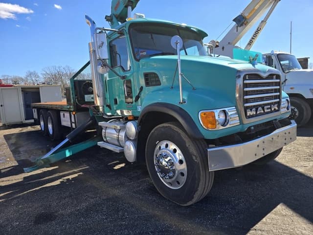 Image of Mack CV713 equipment image 3