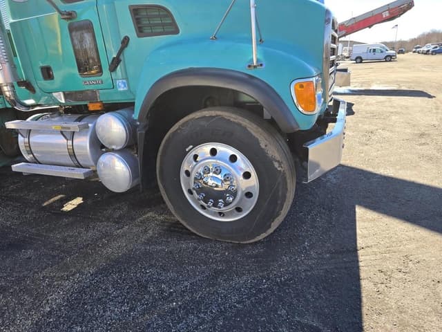 Image of Mack CV713 equipment image 4