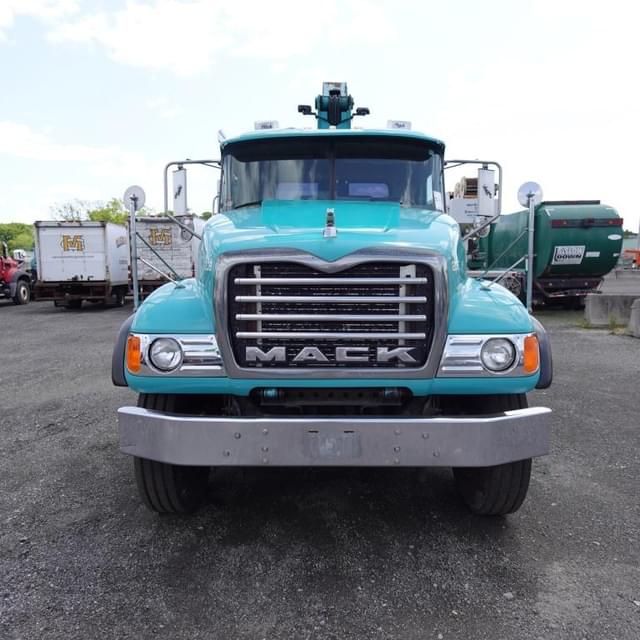 Image of Mack CV713 equipment image 1