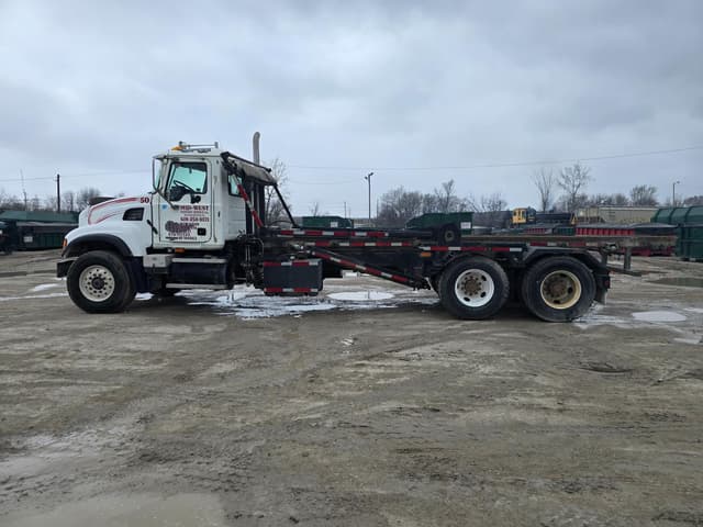 Image of Mack CV713 equipment image 3