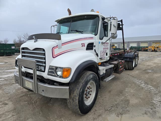 Image of Mack CV713 equipment image 1