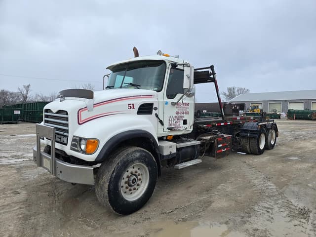 Image of Mack CV713 equipment image 2