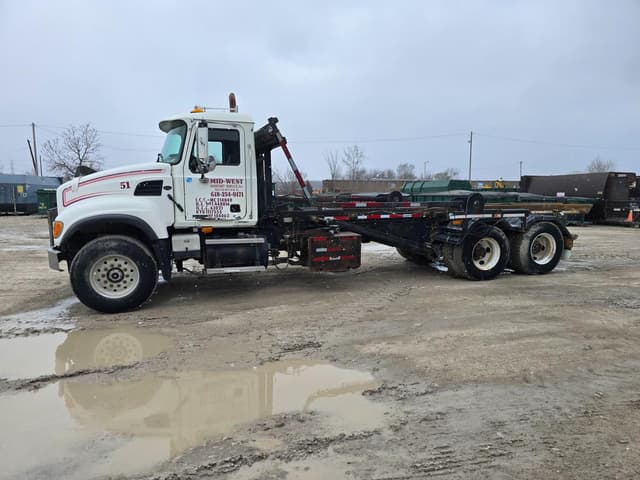 Image of Mack CV713 equipment image 4