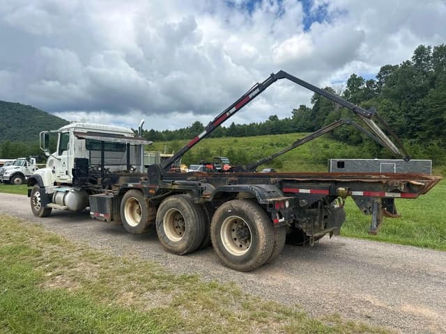 Image of Mack CV713 equipment image 2