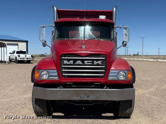 Image of Mack CV713 equipment image 1