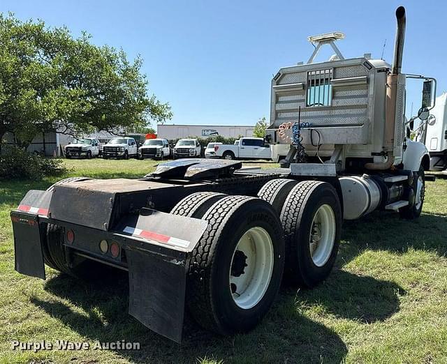 Image of Mack CV713 equipment image 4