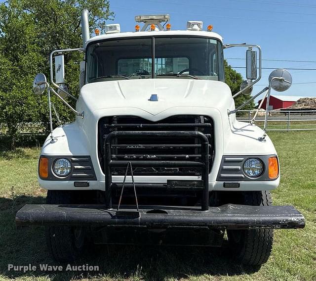 Image of Mack CV713 equipment image 1